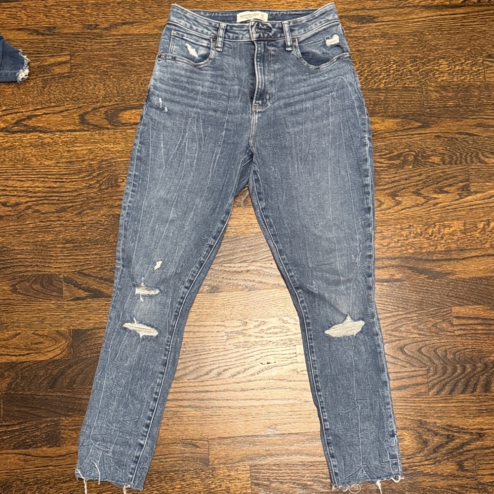 Abercrombie & Fitch Distressed Gray Skinny Jeans